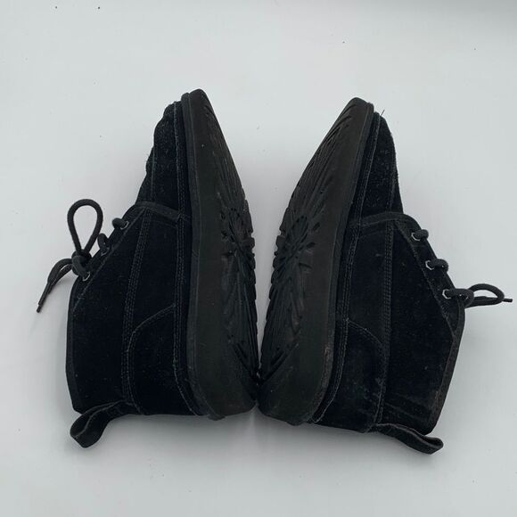 UGG Neumel Men’s Black Suede Lace-Up Chukka Boots size 11